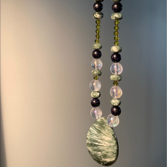 Seraphinite, blue sandstone and rainbow quartz - Picture 2 of 3